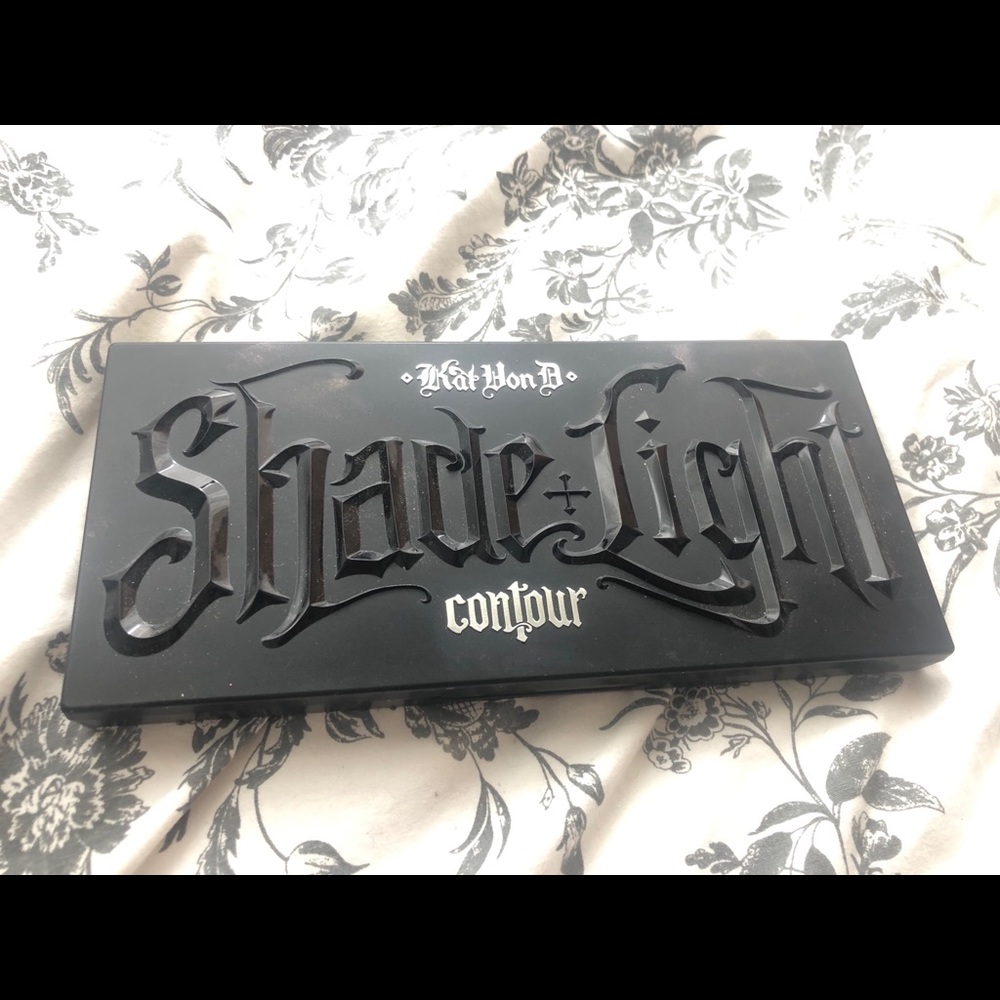 Kat Von D shade and light contour kit Barely used!